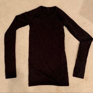 lululemon black textured long sleeve!